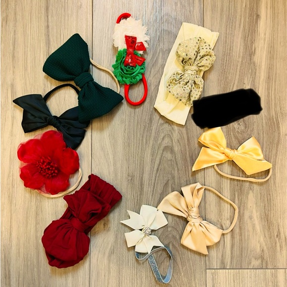BUNDLE: Baby Girl Christmas/Winter Bows - Picture 1 of 6